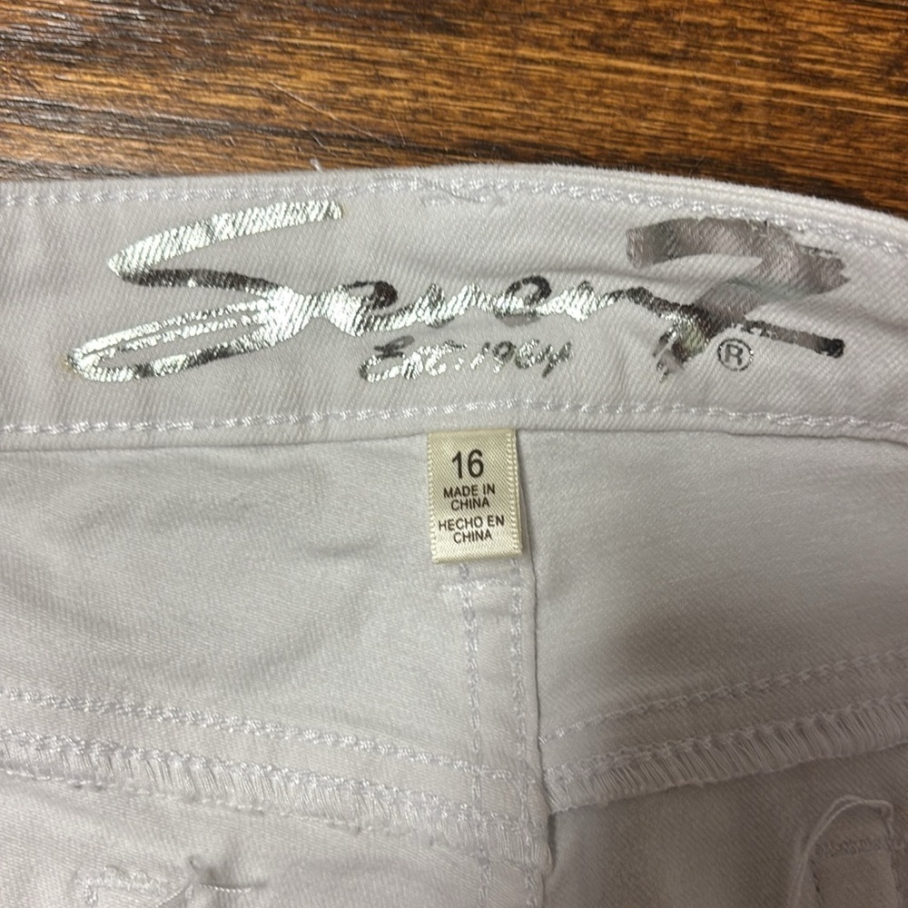 Seven7 White Denim Shorts "Weekend Shorts" Size 16 - Picture 2 of 9
